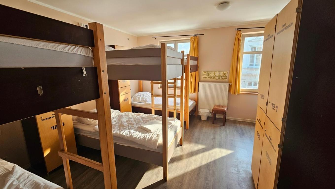 Bed 8-Bed Dormitory Room
